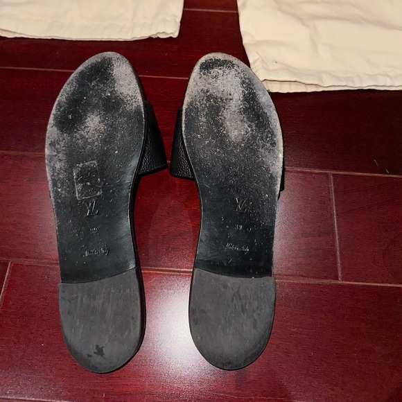 Louis Vuitton Sandal - Picture 3 of 3